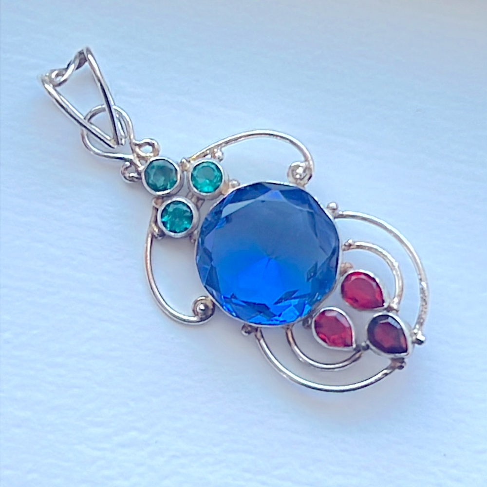 Elegant 925S Silver Blue Topaz pendant